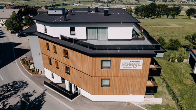 Mitarbeiterhaus Fügen mit Holzfassade