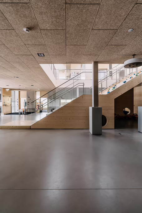 Foyer des Bildungszentrums in Lans