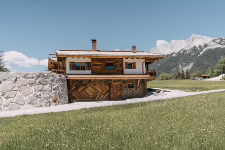 Tiefgaragentor aus Altholz Fichte