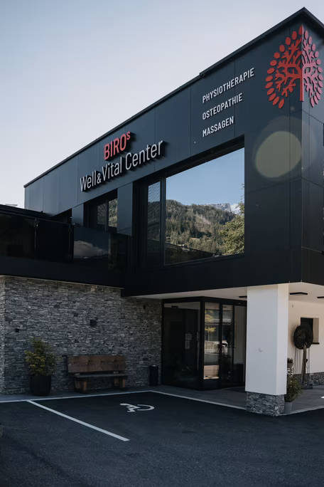 Eingangsbereich Wellnessgebäude