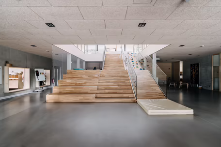 Stiegenaufgang aus Holz