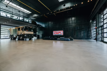 Übergabehalle für Kraftfahrzeuge 